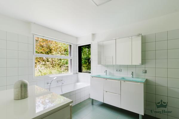 Maison
                                                                                                                                                                                                                                                                                                                        9 pièce(s)                                                                                                                                                                                                          5 chambre(s)                                                                                                                                                                                                          295  m²