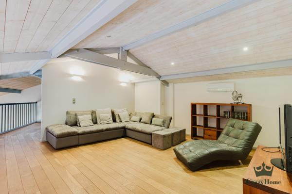 Maison
                                                                                                                                                                                                                                                                                                                        9 pièce(s)                                                                                                                                                                                                          5 chambre(s)                                                                                                                                                                                                          295  m²