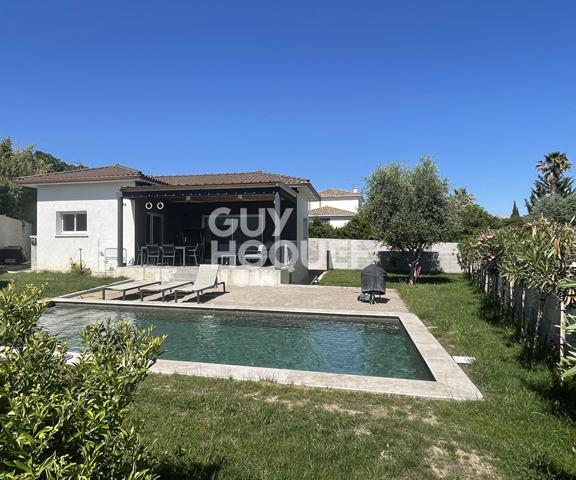 Contemporaine de plain-pied : piscine, 3 chambres, bureau et grand garage