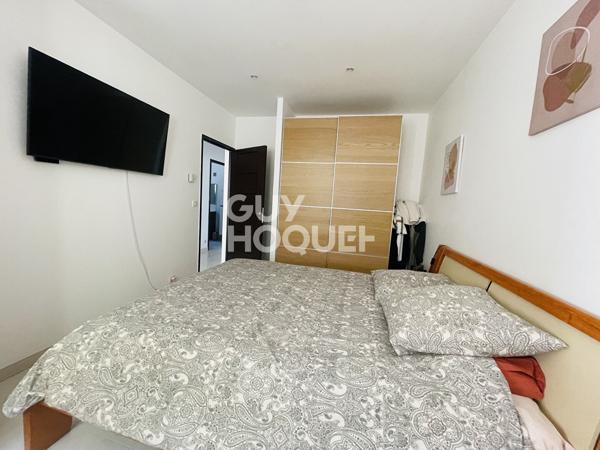 Contemporaine de plain-pied : piscine, 3 chambres, bureau et grand garage