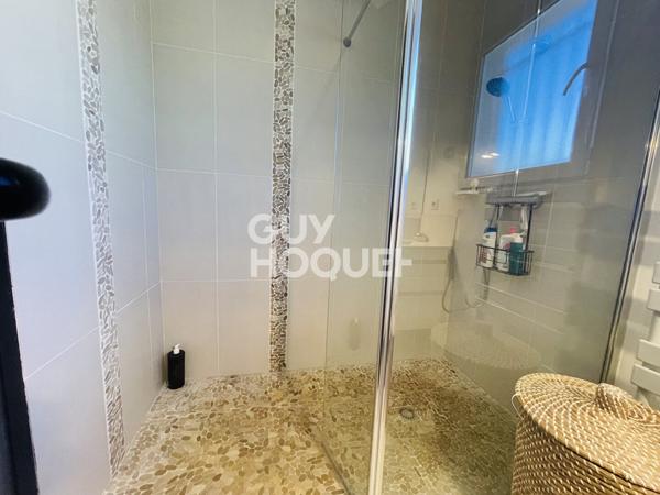 Contemporaine de plain-pied : piscine, 3 chambres, bureau et grand garage