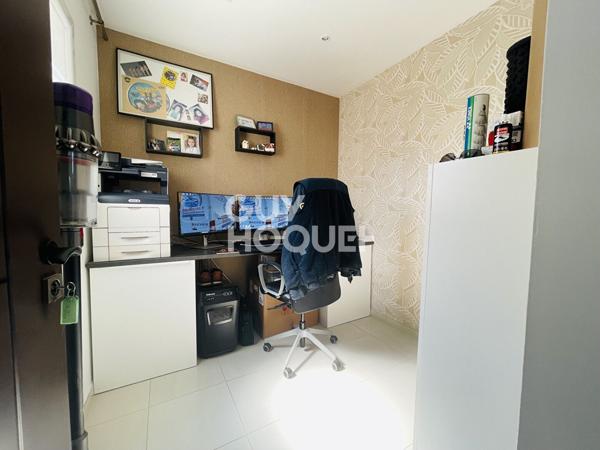 Contemporaine de plain-pied : piscine, 3 chambres, bureau et grand garage