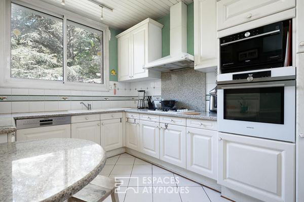 Beau plain-pied esprit 1930, gîte indépendant et parc de 3000 m² en centre-ville