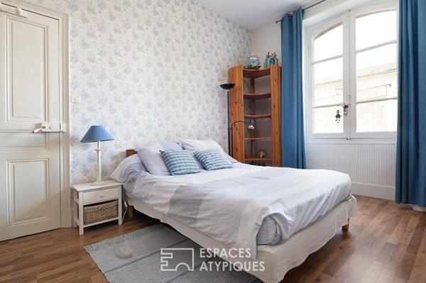 Beau plain-pied esprit 1930, gîte indépendant et parc de 3000 m² en centre-ville