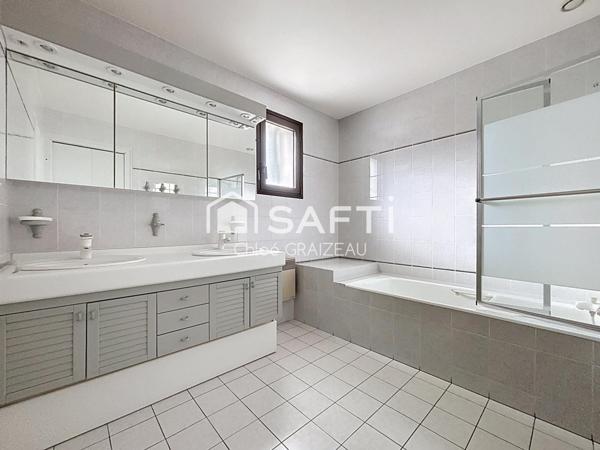 Maison de 169 m² habitables, 5 chambres, double garage