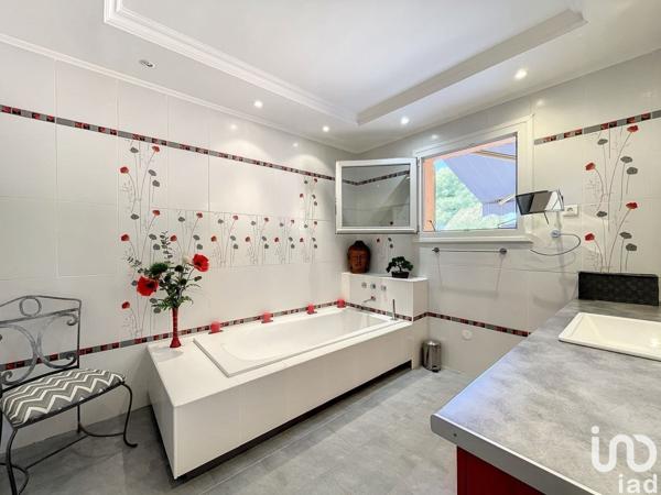 Maison 5 pièces de 195 m² à Mandelieu-la-Napoule (06210)