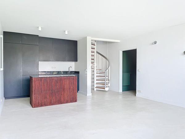 Appartement Duplex 3 pièces- PARIS 14ème Loyer 2 800 €/mois charges comprises **  - Référence  161280