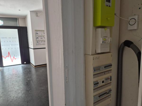 Local Commercial, 220 m2, face hôtel deVille