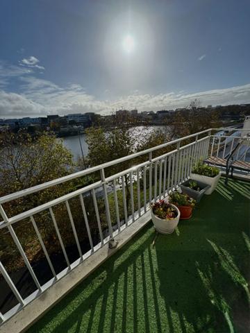 Rare à Nantes T3 ensoleillé de 70 m2 avec balcons et garage Quai Magellan face à la Loire avec balcons et garagegarage