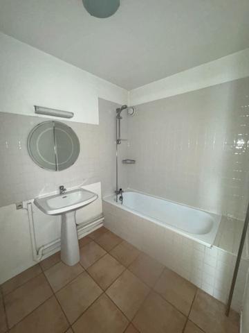 Rare à Nantes T3 ensoleillé de 70 m2 avec balcons et garage Quai Magellan face à la Loire avec balcons et garagegarage