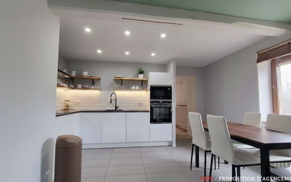 Maison à vendre    6 pièces •  Saint-Pierre-la-Palud