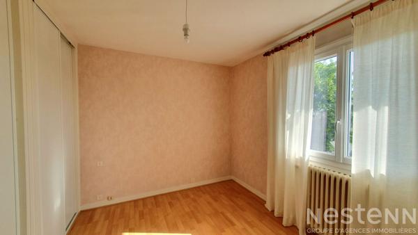 Commerces et services à proximité pour cet appartement d'une chambre, une place de parking et une cave