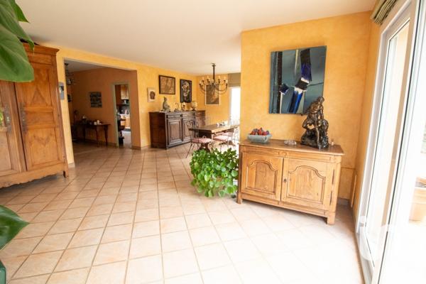 Maison traditionnelle 8 pièces de 225 m² à Beynes (78650)