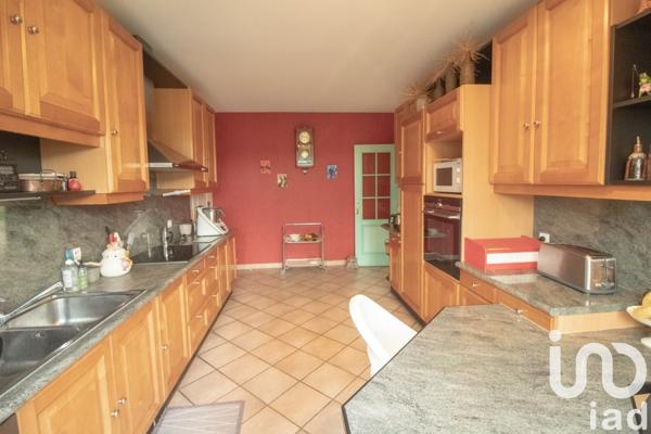 Maison traditionnelle 8 pièces de 225 m² à Beynes (78650)