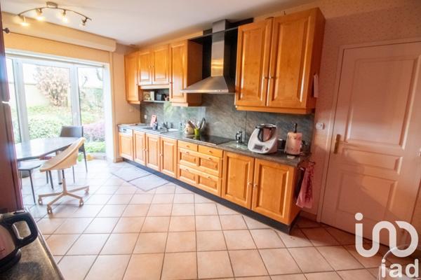 Maison traditionnelle 8 pièces de 225 m² à Beynes (78650)