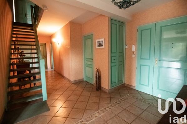 Maison traditionnelle 8 pièces de 225 m² à Beynes (78650)