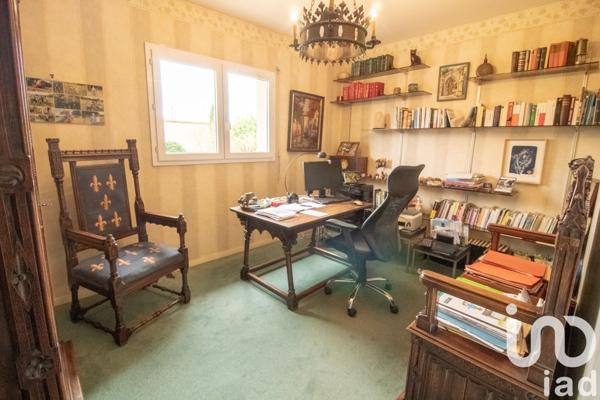 Maison traditionnelle 8 pièces de 225 m² à Beynes (78650)