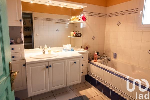 Maison traditionnelle 8 pièces de 225 m² à Beynes (78650)