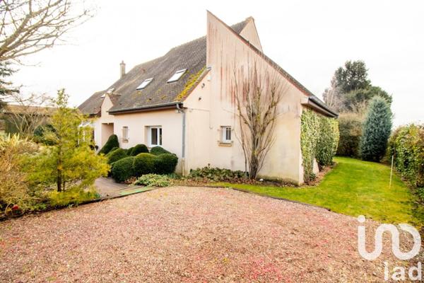 Maison traditionnelle 8 pièces de 225 m² à Beynes (78650)
