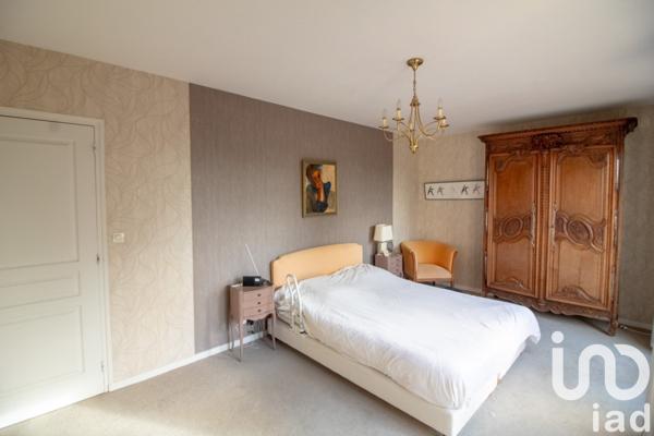 Maison traditionnelle 8 pièces de 225 m² à Beynes (78650)