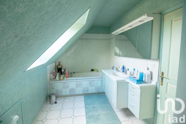 Maison traditionnelle 8 pièces de 225 m² à Beynes (78650)