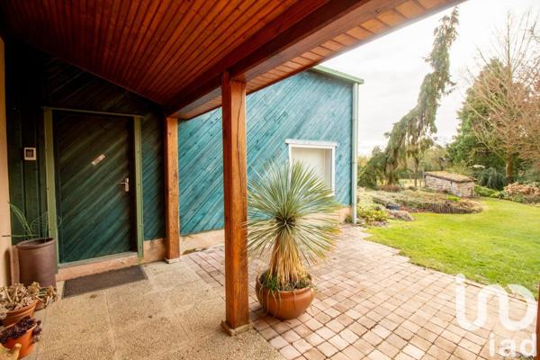 Maison traditionnelle 8 pièces de 225 m² à Beynes (78650)