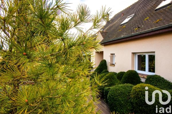 Maison traditionnelle 8 pièces de 225 m² à Beynes (78650)