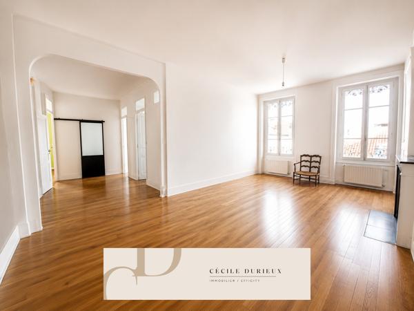 Appartement
         4 pièces
        - 110 m² 475 000 € *