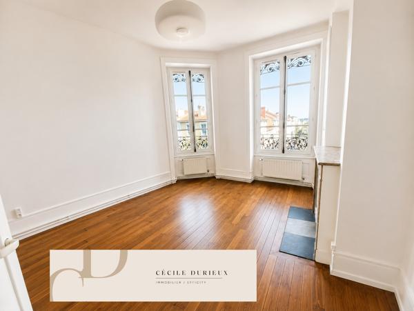 Appartement
         4 pièces
        - 110 m² 475 000 € *