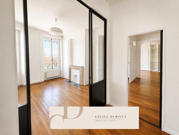 Appartement
         4 pièces
        - 110 m² 475 000 € *