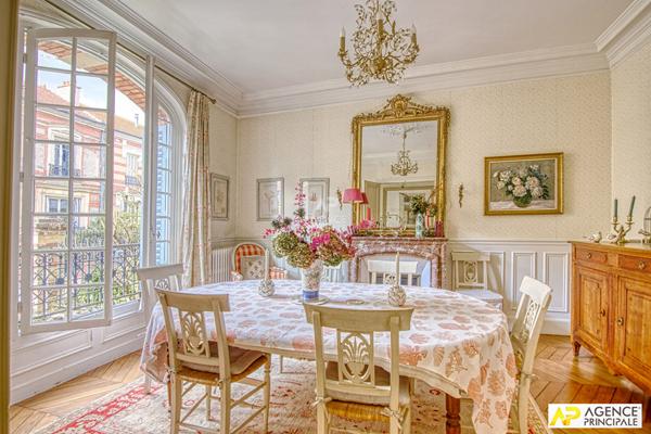 Versailles Montreuil Maison 10 pièces 267 m² au sol sur parcelle de 288 m² €2 075 000 ** - Référence 25335