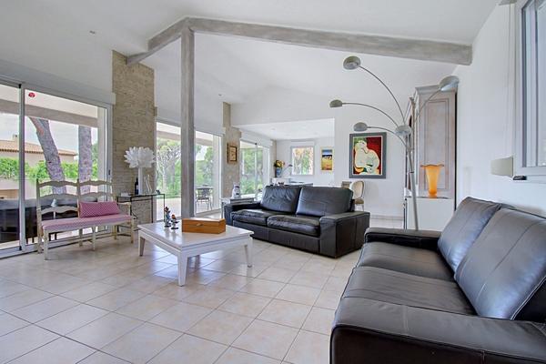 A VENDRE - Maison Vidauban 5 pièces 121 m2 + Studio 36m2 - Piscine- Garage