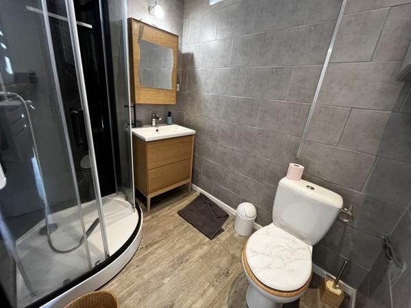 Appartement à louer 360 € CC Montluçon 1 pièce 40 m² DPE D