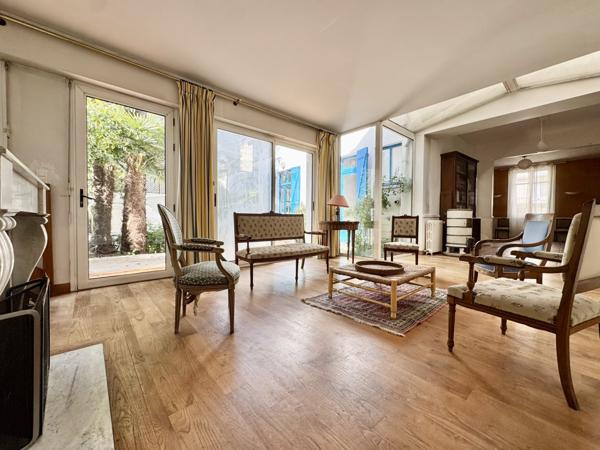 Maison  9 pièce(s)  6 chambre(s)  181.9 m²