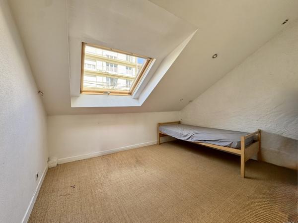 Maison  9 pièce(s)  6 chambre(s)  181.9 m²