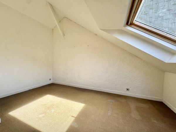 Maison  9 pièce(s)  6 chambre(s)  181.9 m²