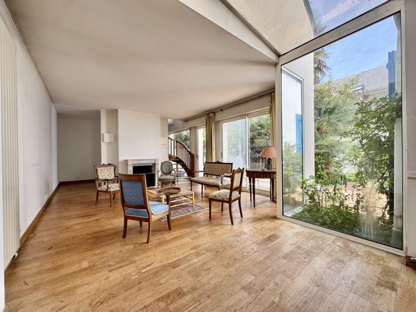 Maison  9 pièce(s)  6 chambre(s)  181.9 m²
