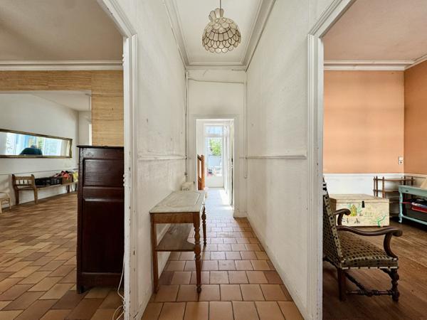 Maison  9 pièce(s)  6 chambre(s)  181.9 m²