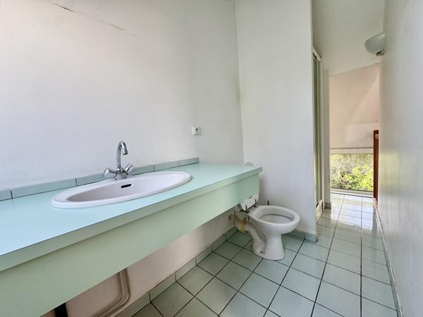 Maison  9 pièce(s)  6 chambre(s)  181.9 m²
