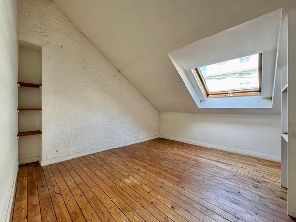 Maison  9 pièce(s)  6 chambre(s)  181.9 m²