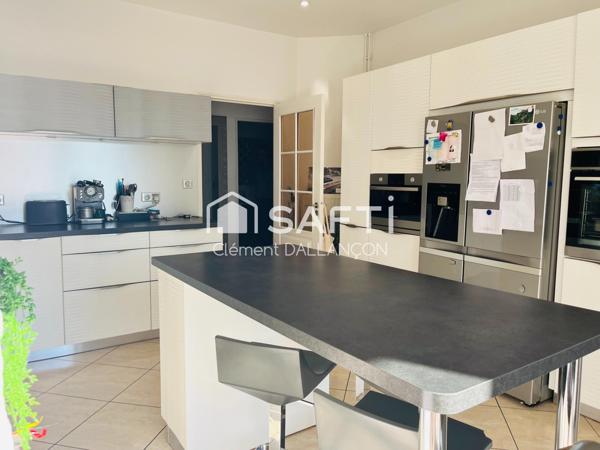 À DÉCOUVRIR EXCLUSIVEMENT CHEZ SAFTI – ENSEMBLE IMMOBILIER RARE & À FORT POTENTIEL – PERMIS DE CONSTRUIRE ACCEPTÉ !