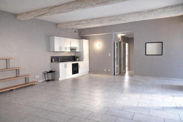 Grand T3 de 87 m² avec terrasse et jardin en plein centre de Lambesc, fort potentiel après rénovation