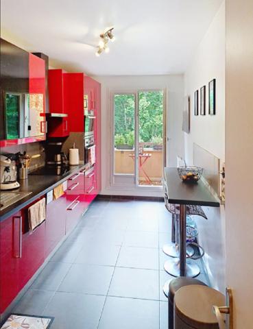 EXCLUSIVITE À vendre : Appartement 3 pièces 74,58 m² à Rambouillet proche gare balcon et parking