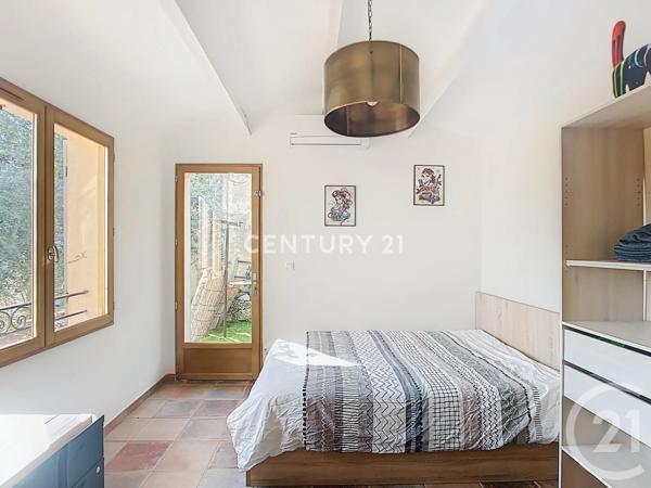 Maison à vendre  4 pièces - 85,65 m 2   CUGES LES PINS  - 13