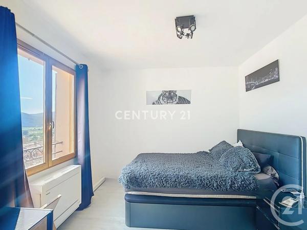 Maison à vendre  4 pièces - 85,65 m 2   CUGES LES PINS  - 13