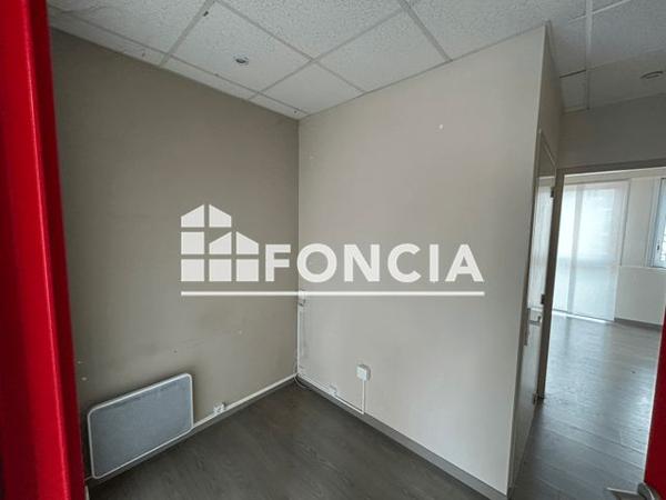 Location Local commercial 2 pièces 34.4 m² - 53 AVENUE CHARLES DE GAULLE Montauban 82000