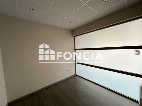 Location Local commercial 2 pièces 34.4 m² - 53 AVENUE CHARLES DE GAULLE Montauban 82000