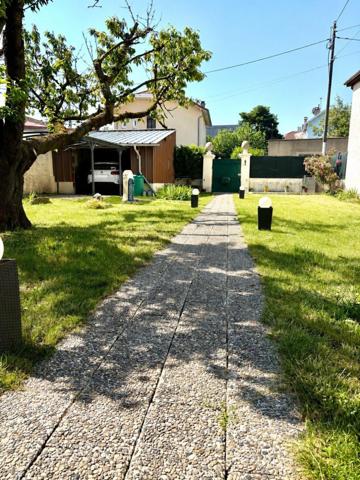 Maison de caractère avec jardin, garage et atelier – Un véritable coup de cœur !