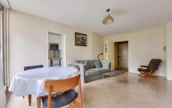 Appartement à vendre    2 pièces • 48,82 m2 Paris 18