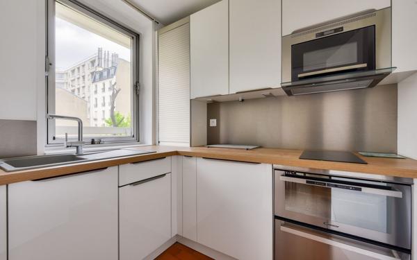 Appartement à vendre    2 pièces • 48,82 m2 Paris 18